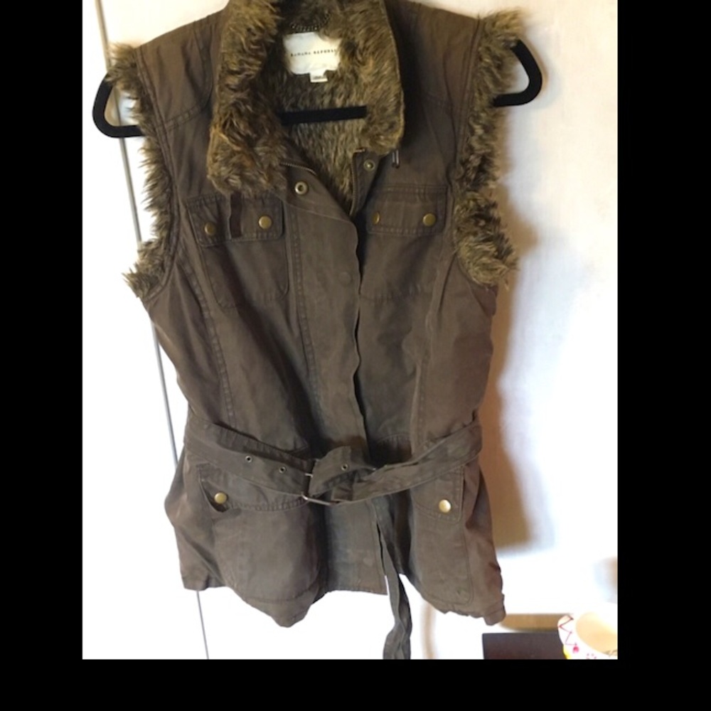 Banana Republic vest with faux fur.